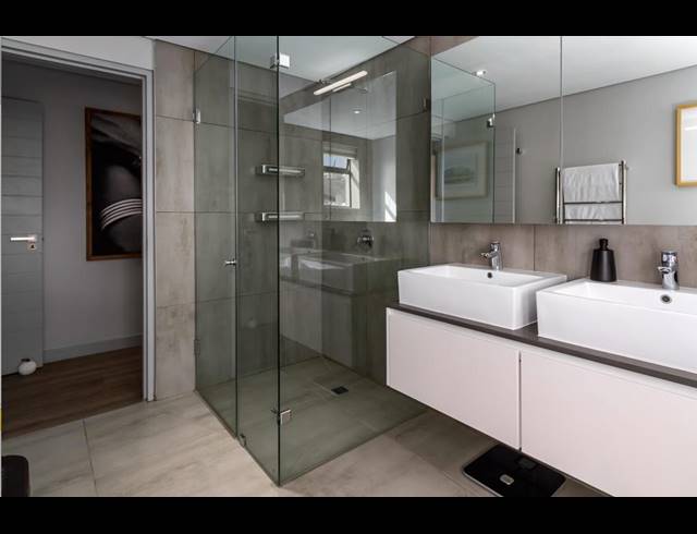 2 BEDROOM APARTMENT FOR SALE IN GREEN POINT